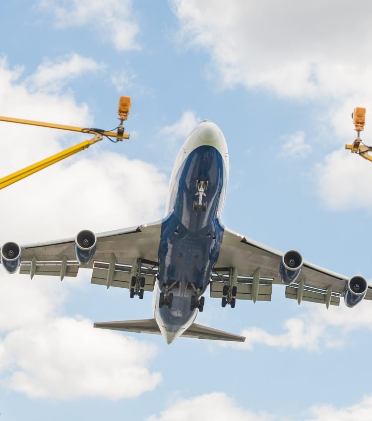 large-passenger-jet-landing-2025-01-08-04-16-46-utc